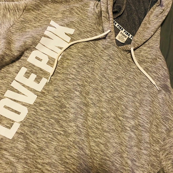 I’m selling pink hoodie , pre owned in very good condition - Picture 3 of 4